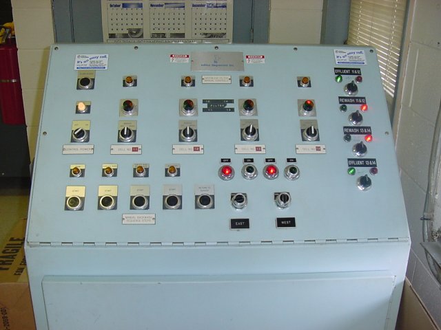 old_console.jpg (49797 bytes)